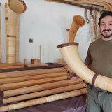 Olivier Morisod, dans sa pièce d'exposition et magasin, à Lavey-Village